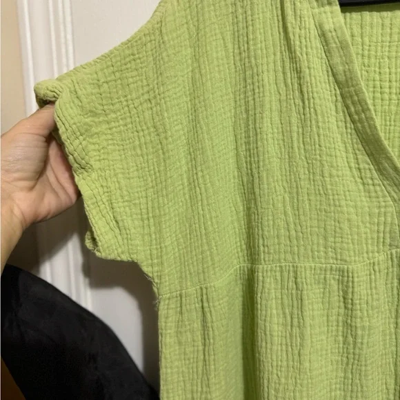 Lush Light Green Textured Tunic Top - Picture 3 of 5